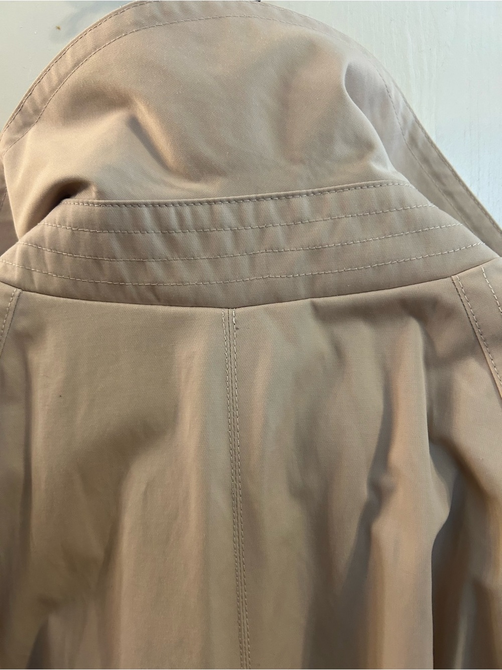 Michael Kors Light Beige Double-Breasted Trench with Notched Lapel - Picture 13 of 14
